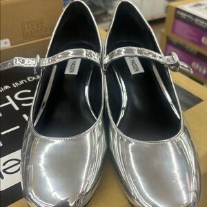 SILVER STEVE MADDEN SHOES 👞
